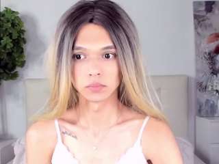 Live cam show with lizzydelrey