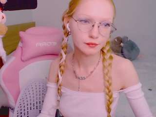 Live cam show with cut1ecut1e
