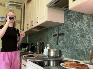 Live cam show with LaraeThurrell