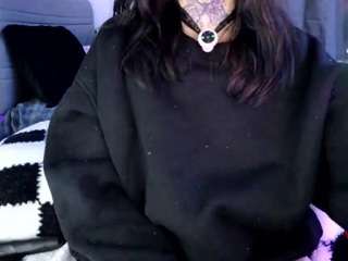 Live cam show with leinfis