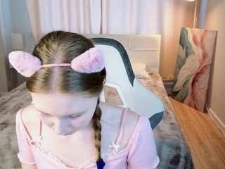 Live cam show with TinyLili