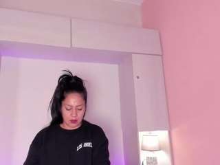 Live cam show with AllieBennet