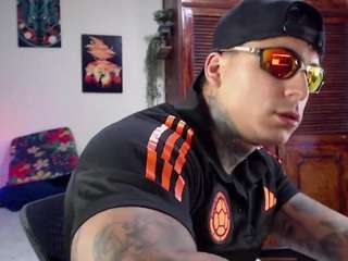 Live cam show with maxstron111