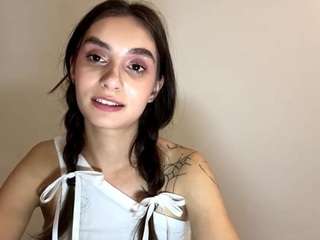 Live cam show with HattieWassam