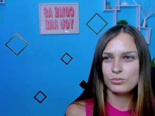Live cam show with amanda-striking
