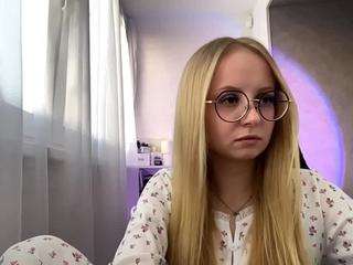 Live cam show with IdellaBesaw