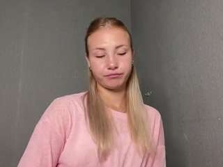 Live cam show with YesseniaMcdill