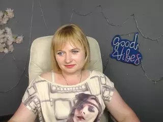Live cam show with KiraSmiling - Mature on WildCum