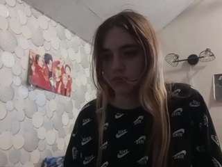Live cam show with Lora