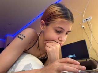 Live cam show with Lina