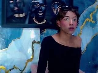 Live cam show with LuxuryQueens