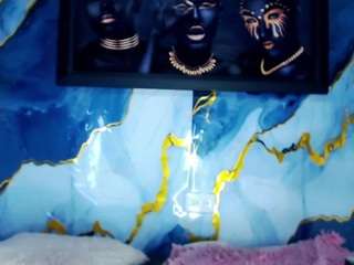Live cam show with LuxuryQueens