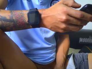 Live cam show with Nicolasdickhard