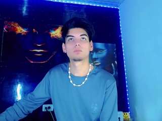 Live cam show with LuxeCouple