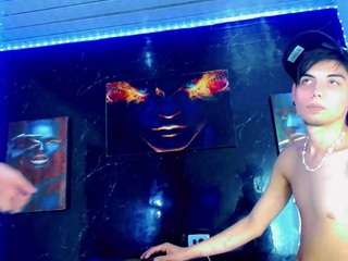 Live cam show with LuxeCouple