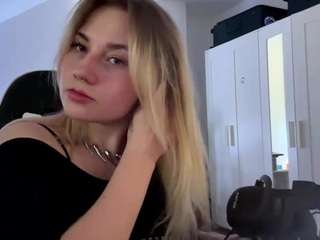 Live cam show with FreddaChase