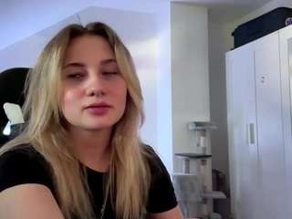 Live cam show with FreddaChase