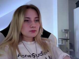 Live cam show with FreddaChase