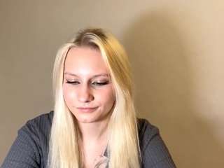 Live cam show with SavannaScallion