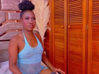 Live cam show with rossiecameron
