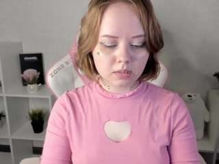 Live cam show with Tara-Linn