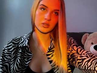 Live cam show with NarcisaGiddins