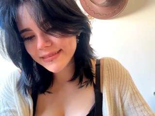 Live cam show with TwandaNabity