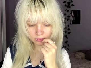 Live cam show with MadelynBallinger