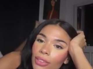 Live cam show with fexra