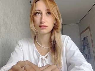 EdnaDellapina's Live Sex Cam Show