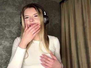 MaxieBevil's Live Sex Cam Show