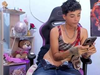 Aron-8888's Live Sex Cam Show