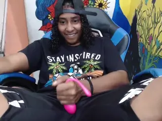yohatinelly's Live Sex Cam Show