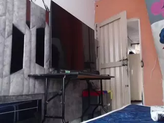 yohatinelly's Live Sex Cam Show