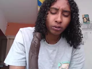 yohatinelly's Live Sex Cam Show