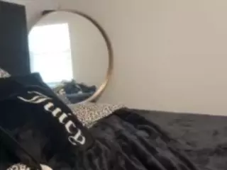 LaylaRed's Live Sex Cam Show