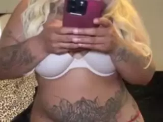 LaylaRed's Live Sex Cam Show
