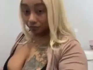 LaylaRed's Live Sex Cam Show