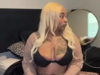 LaylaRed's Live Sex Cam Show