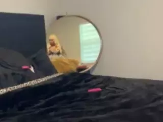 LaylaRed's Live Sex Cam Show