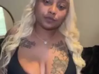 LaylaRed's Live Sex Cam Show