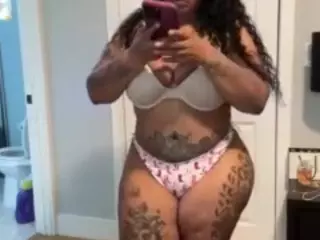 LaylaRed's Live Sex Cam Show