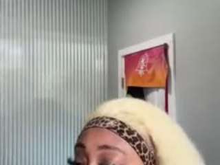 Live cam show with LaylaRed