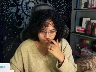 alesyahampton's Live Sex Cam Show
