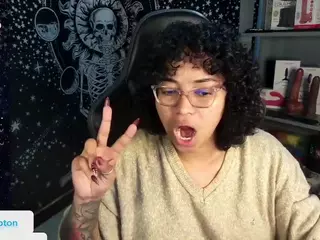 alesyahampton's Live Sex Cam Show