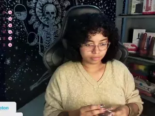 alesyahampton's Live Sex Cam Show