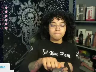 alesyahampton's Live Sex Cam Show