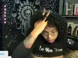 alesyahampton's Live Sex Cam Show