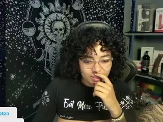 alesyahampton's Live Sex Cam Show