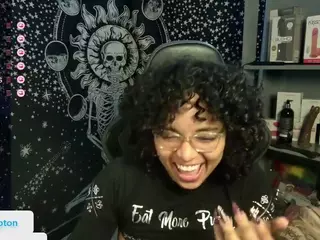alesyahampton's Live Sex Cam Show